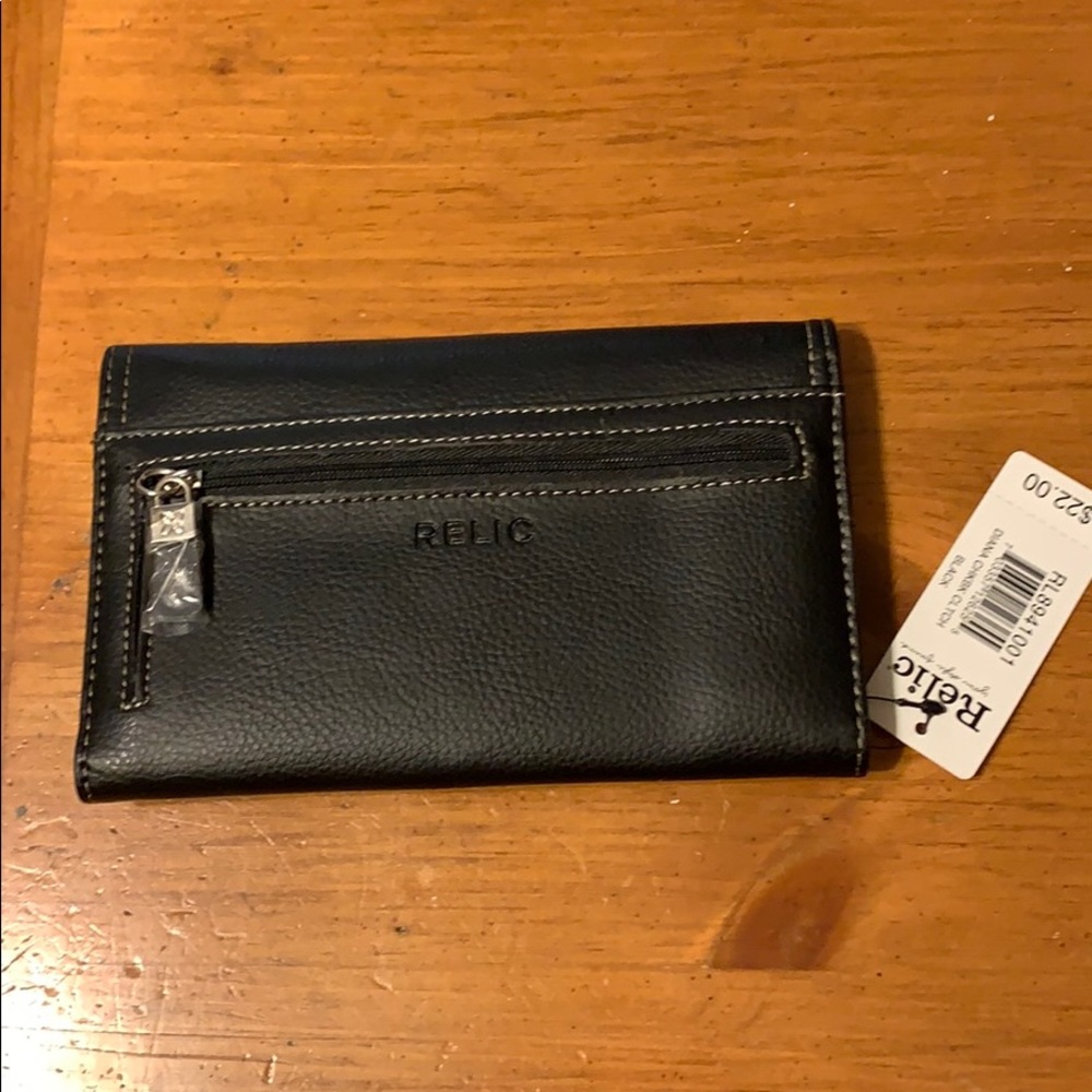 Relic “nwt” Diana Checkbook clutch / wallet